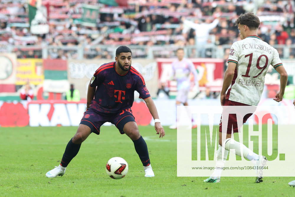 Ismael Saibari (FC Bayern Muenchen, 34) mit Robin Fellhauer (FC Augsburg, 19), GER, FC Augsburg vs. FC Bayern Muenchen, Fussball, Bundesliga, 5. Spieltag, Saison 2026 2027, 10.10.2026, , GER, FC Augsburg vs. FC Bayern Muenchen, Fussball, Bundesliga, 5. Spieltag, Saison 2026 2027, 10.10.2026 Augsburg