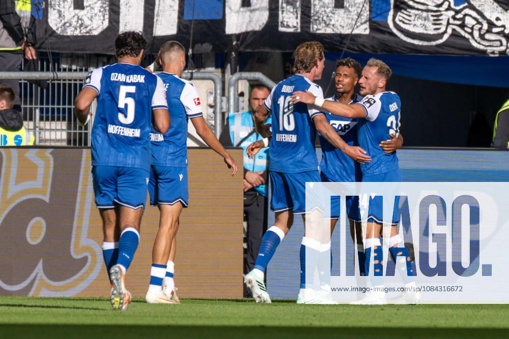 Torschütze Bambase Conte (TSG 1899 Hoffenheim) freut sich zu früh, sein Tor wird annulliert. Deutschland, Sinsheim, 10.10.2026, Fussball, Bundesliga: TSG 1899 Hoffenheim vs Hamburger SV, Saison 2026 2027, 5. Spieltag, SNP Arena DFL DFB REGULATIONS PROHIBIT ANY USE OF PHOTOGRAPHS AS IMAGE SEQUENCES AND OR QUASI-VIDEO.