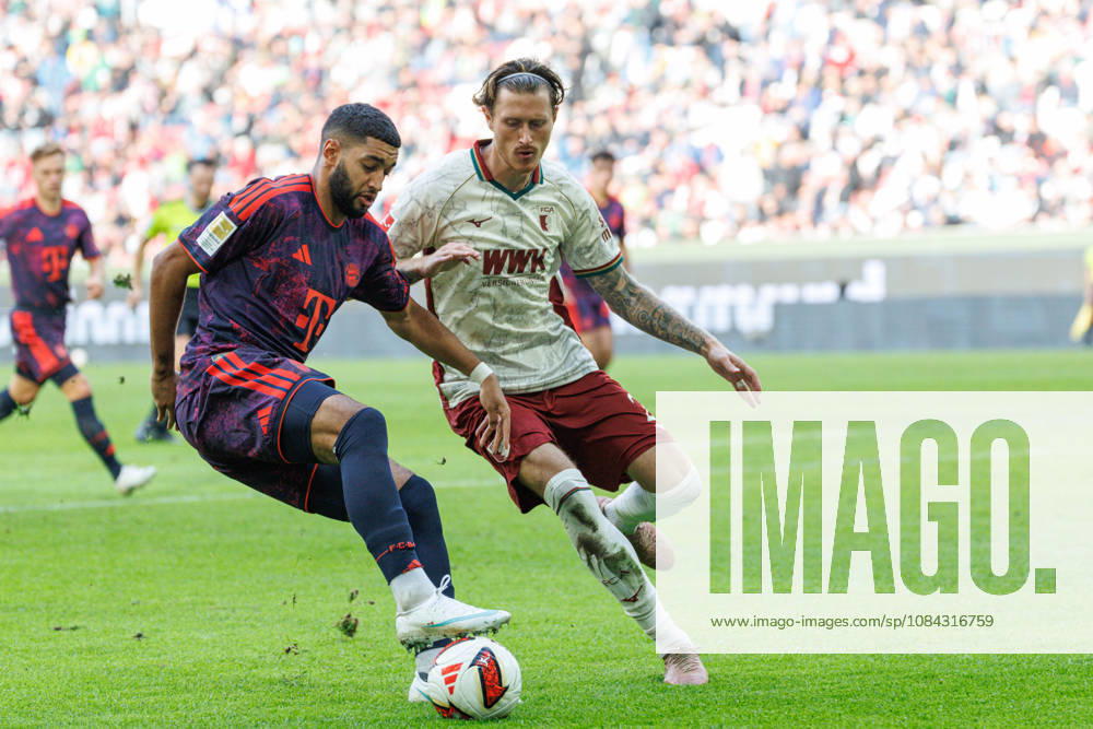 Ismael Saibari (34, FC Bayern München) und Calvin Brackelmann (2, FC Augsburg) beim Spiel zwischen FC Augsburg v FC Bayern München, Fussball, Herren, Bundesliga, 2026 2027, 5.Spieltag am 10.10.2026 in Augsburg, WWK ARENA. DFL and DFB regulations prohibit any use of photographs as image sequences and or quasi-video. Bayern Deutschland