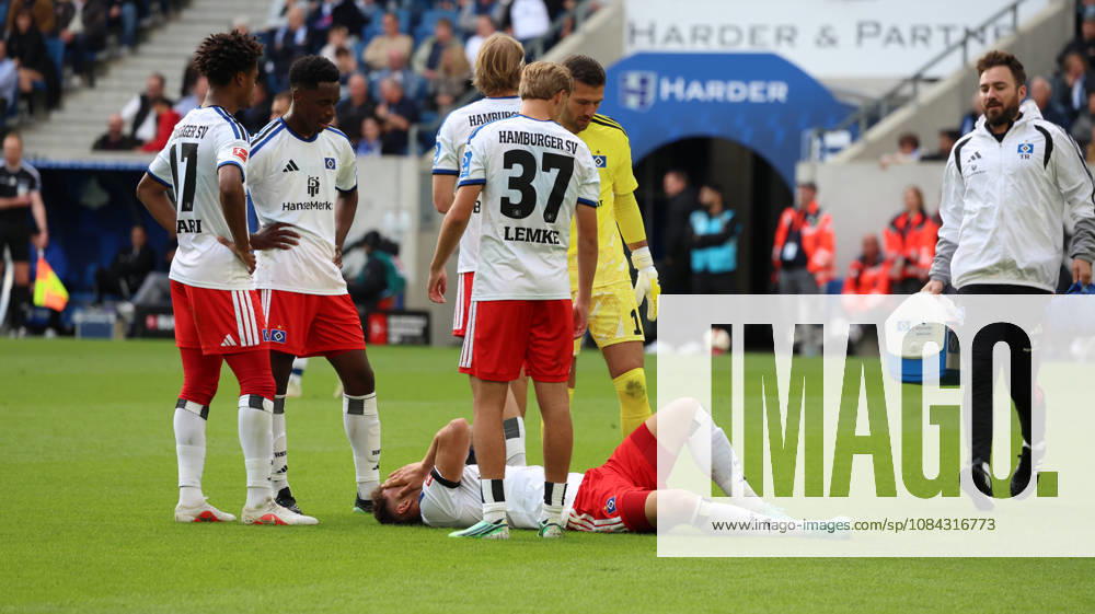 Fussball 1.Bundesliga, TSG 1899 Hoffenheim - Hamburger SV v.l. Nicolai Remberg (Hamburger SV) verletzt, Verletzung, Schmerz, Schmerzen, injured, injury, pain, pains Sinsheim