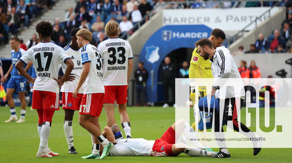 Fussball 1.Bundesliga, TSG 1899 Hoffenheim - Hamburger SV v.l. Nicolai Remberg (Hamburger SV) verletzt, Verletzung, Schmerz, Schmerzen, injured, injury, pain, pains Sinsheim