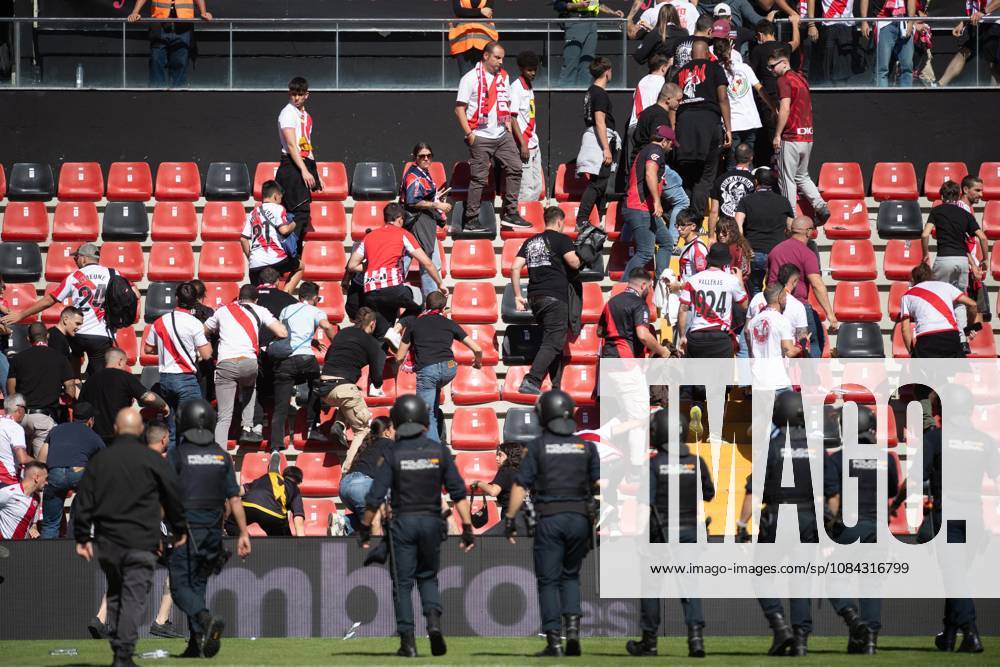ESP: LaLiga EA Sports Rayo Vallecano v Athletic Club The National Police clear Rayo Vallecano fans from the stadium following the suspension of the match during LaLiga EA Sports between Rayo Vallecano v Athletic Club played at Vallecas Stadium in Madrid on October 10, 2026 in Spain Spain Futbol
