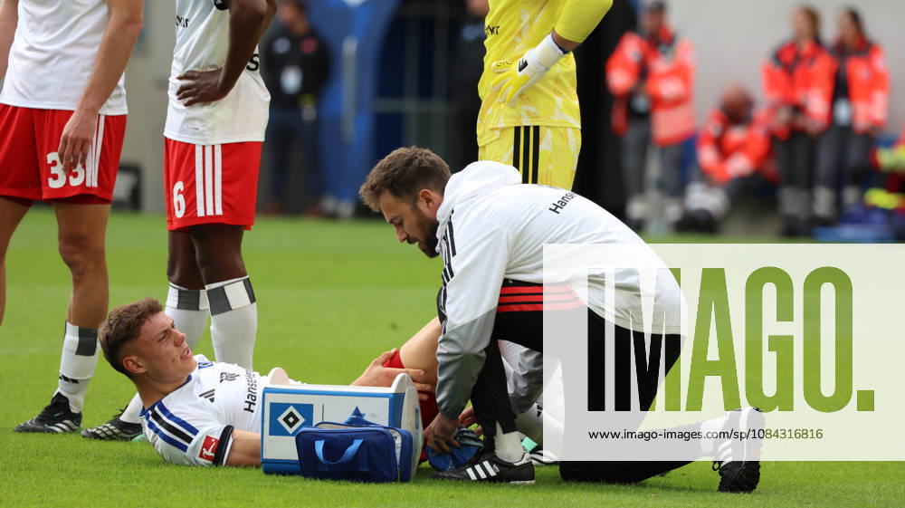 Fussball 1.Bundesliga, TSG 1899 Hoffenheim - Hamburger SV v.l. Nicolai Remberg (Hamburger SV) verletzt, Verletzung, Schmerz, Schmerzen, injured, injury, pain, pains Sinsheim