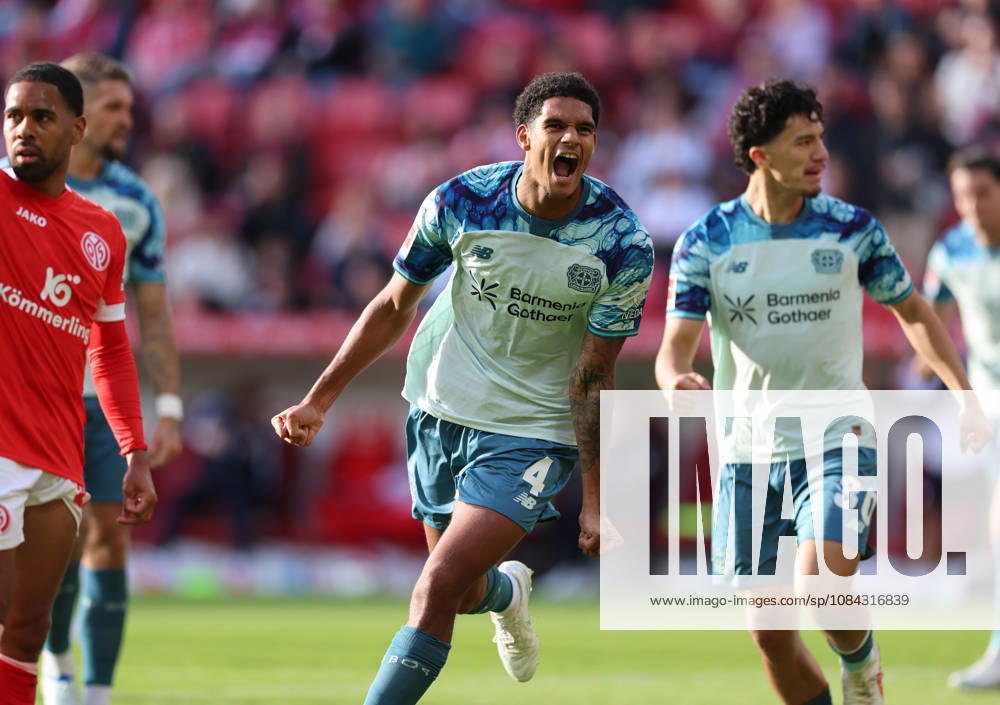 Fussball Bundesliga, 1. FSV Mainz 05 - Bayer 04 Leverkusen, v.l., Torjubel zum 2:3 durch Jarell Quansah (Bayer 04 Leverkusen), Goal celebration, celebrate the goal DFL DFB REGULATIONS PROHIBIT ANY USE OF PHOTOGRAPHS AS IMAGE SEQUENCES AND OR QUASI-VIDEO.
