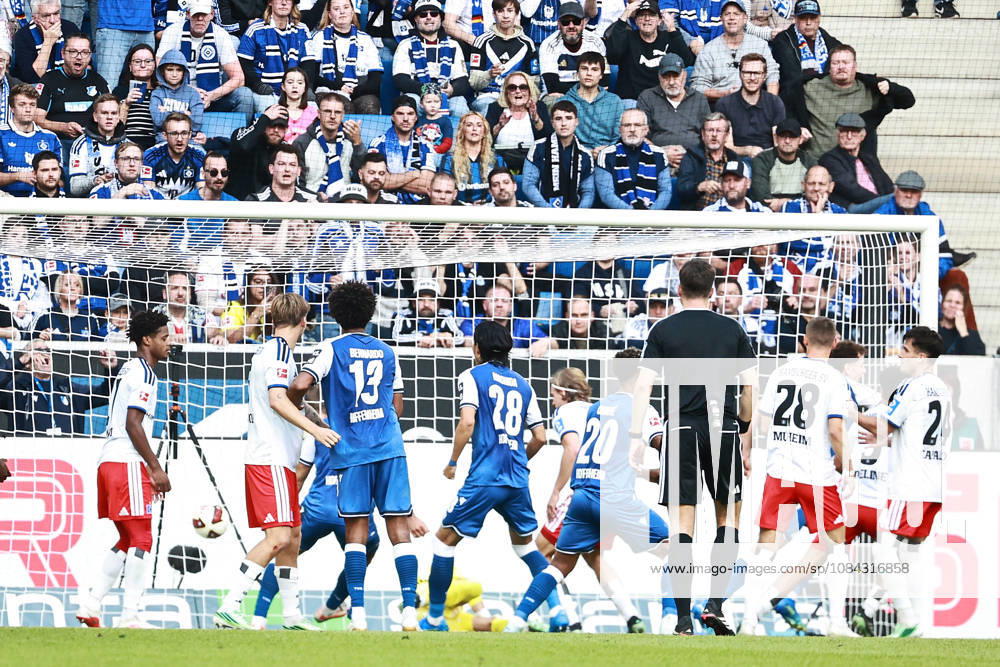 Fussball 1.Bundesliga, TSG 1899 Hoffenheim - Hamburger SV v.l. Goal scored, Tor zum 1:1 Fisnik Asllani (TSG 1899 Hoffenheim) Sinsheim