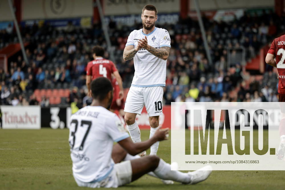 Fussball 3.Liga, SG Sonnenhof Grossaspach - SV Waldhof Mannheim v.l. Noah Sarenren Bazee (SV Waldhof Mannheim, 37) und Julian Ulbricht (SV Waldhof Mannheim, 10)