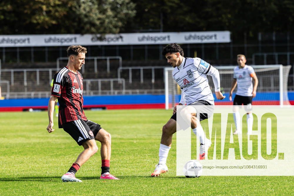 SSV Ulm 1846 Fußball vs. Eintracht Frankfurt II, Fussball, Regionalliga Südwest, 11. Spieltag, Donaustadion Ulm 10.10.26 v.l. Jonas Bauer (Eintracht Frankfurt II, 10), Alexandre Azevedo (SSV Ulm 1846 Fußball, 03) SSV Ulm 1846 Fußball vs. Eintracht Frankfurt II, Fussball, Regionalliga Südwest, 11. Spieltag, Donaustadion Ulm 10.10.26 Foto: Lucca Fundel Ulm Donaustadion Baden-Württemberg Deutschland