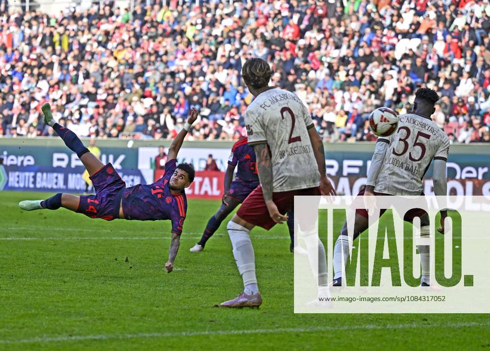 Fussball Bundesliga 2026 2027, 5.Spieltag, FC Augsburg - FC Bayern München, in der WWK-Arena Augsburg, Luis Diaz (FC Bayern München) trifft zum 1:1, wird dann aberkannt