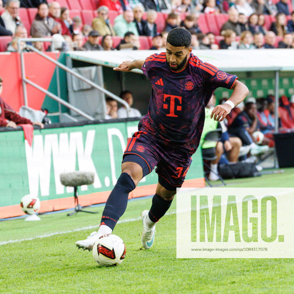 Ismael Saibari (34, FC Bayern München) beim Spiel zwischen FC Augsburg v FC Bayern München, Fussball, Herren, Bundesliga, 2026 2027, 5.Spieltag am 10.10.2026 in Augsburg, WWK ARENA. DFL and DFB regulations prohibit any use of photographs as image sequences and or quasi-video. Bayern Deutschland