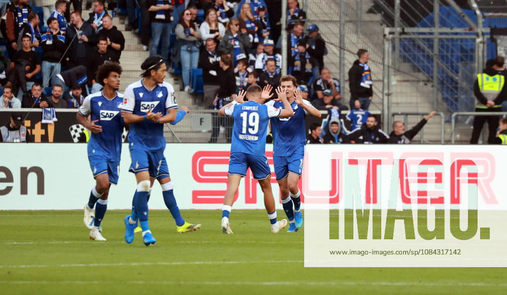 TSG 1899 Hoffenheim - Hamburger SV Deutschland, Sinsheim, 10.10.2026, Fussball, Bundesliga, Saison 2026 2027, TSG 1899 Hoffenheim - Hamburger SV: v.l. Tim Lemperle, Fisnik Asllani (beide TSG 1899 Hoffenheim); Jubel Eigentor 1:1 Bornauw.