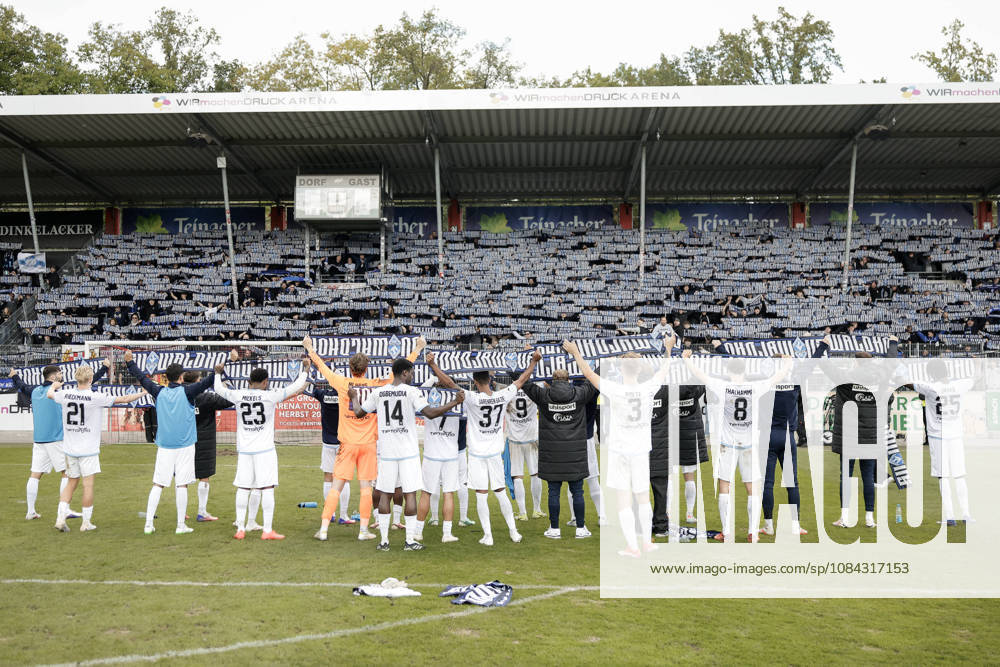 Fussball 3.Liga, SG Sonnenhof Grossaspach - SV Waldhof Mannheim v.l. Jubel nach dem Spiel mit den Fans