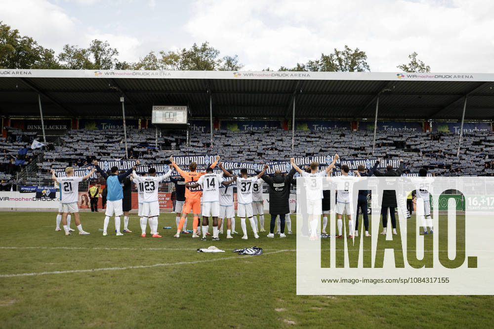 Fussball 3.Liga, SG Sonnenhof Grossaspach - SV Waldhof Mannheim v.l. Jubel nach dem Spiel mit den Fans