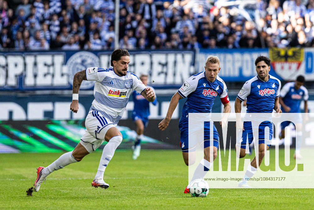 3.Liga: MSV Duisburg TSG Hoffenheim II; 10.10.2026 Lex Tyger Lobinger (MSV Duisburg, 9), Valentin Lässig (TSG Hoffenheim II, 6) 3.Liga 8.Spieltag: MSV Duisburg TSG Hoffenheim II; Schauinsland-Reisen-Arena, Duisburg, 10.10.2026 DFB regulations prohibit any use of photographs as image sequences and or quasi video.