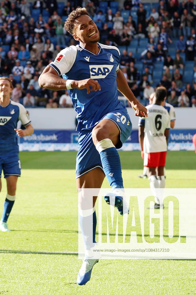 Fussball 1.Bundesliga, TSG 1899 Hoffenheim - Hamburger SV v.l. Torjubel nach dem Tor zum celebrating the goal celebrate 1:1 durch BambasÃ ContÃ (TSG 1899 Hoffenheim) wurde nicht gegeben. Foulspiel im Vorfeld Sinsheim