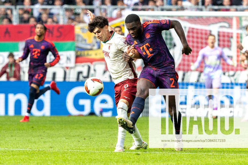 Rodrigo Ribeiro (FC Augsburg) und Dayot Upamecano (FC Bayern Muenchen) v-l im Zweikampf, FC Augsburg vs. FC Bayer Muenchen, Fussball-Bundesliga, Fussball, 1. Bundesliga, 5. Spieltag, 10.10..2026 DFL regulations prohibit any use of photographs as image sequences and or quasi-video