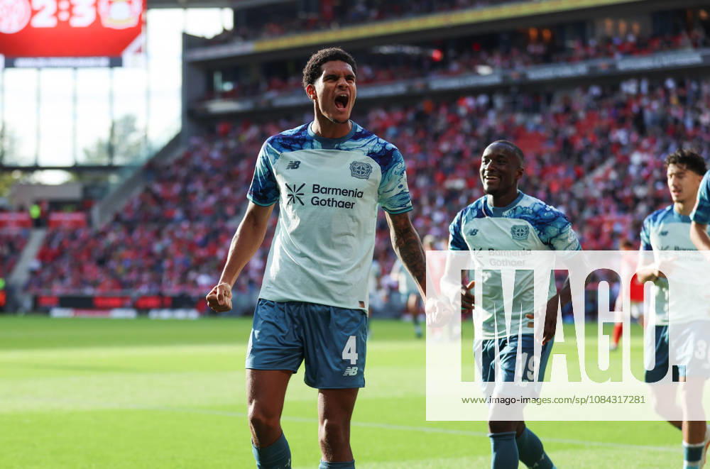 Fussball Bundesliga, 1. FSV Mainz 05 - Bayer 04 Leverkusen, v.l., Torjubel zum 2:3 durch Jarell Quansah (Bayer 04 Leverkusen), Goal celebration, celebrate the goal DFL DFB REGULATIONS PROHIBIT ANY USE OF PHOTOGRAPHS AS IMAGE SEQUENCES AND OR QUASI-VIDEO.