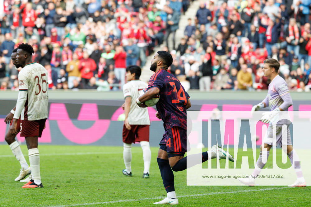 Ismael Saibari (34, FC Bayern München) Tor zum 1 : 1 beim Spiel zwischen FC Augsburg v FC Bayern München, Fussball, Herren, Bundesliga, 2026 2027, 5.Spieltag am 10.10.2026 in Augsburg, WWK ARENA. DFL and DFB regulations prohibit any use of photographs as image sequences and or quasi-video. Bayern Deutschland