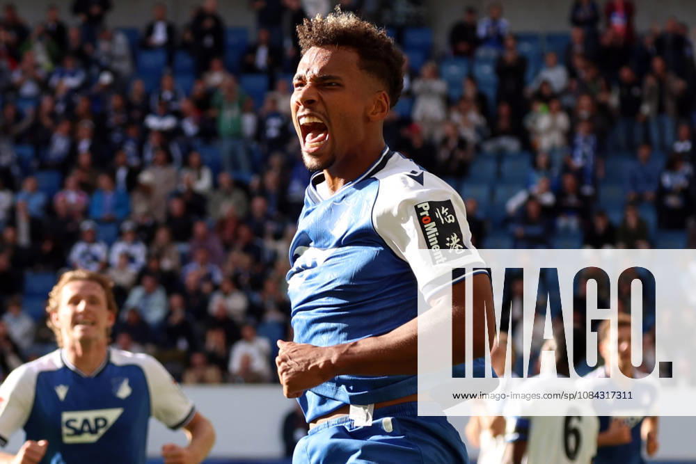 Fussball 1.Bundesliga, TSG 1899 Hoffenheim - Hamburger SV v.l. Torjubel nach dem Tor zum celebrating the goal celebrate 1:1 durch Bambasà Contà (TSG 1899 Hoffenheim) wurde nicht gegeben. Foulspiel im Vorfeld Sinsheim