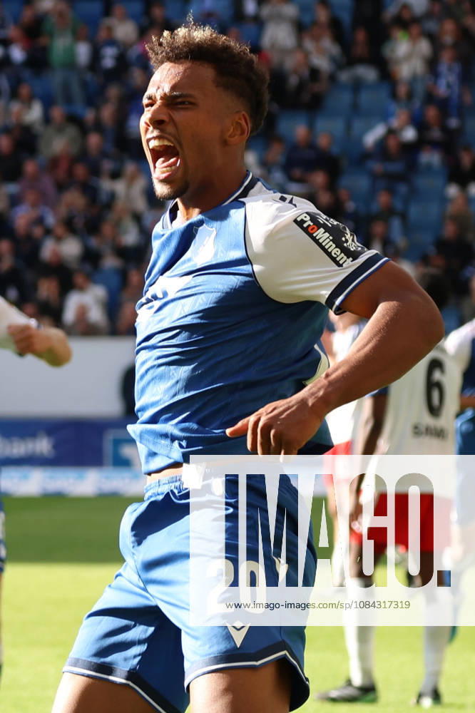 Fussball 1.Bundesliga, TSG 1899 Hoffenheim - Hamburger SV v.l. Torjubel nach dem Tor zum celebrating the goal celebrate 1:1 durch Bambasà Contà (TSG 1899 Hoffenheim) wurde nicht gegeben. Foulspiel im Vorfeld Sinsheim