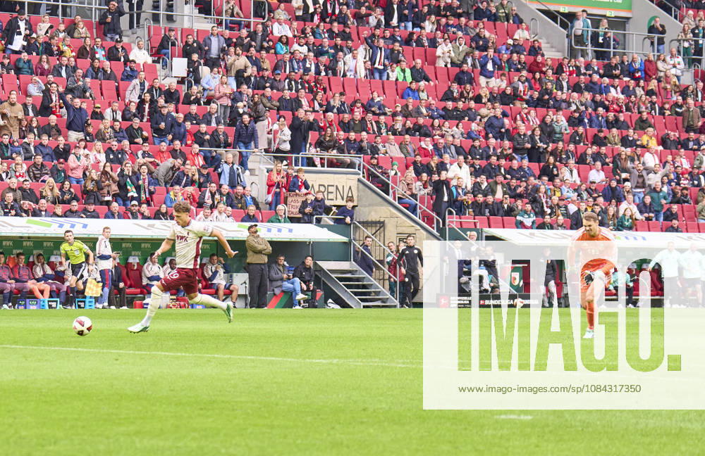 Robin Fellhauer of Augsburg scoring the 1-0 goal after 8,4 seconds and after a big mistake of Manuel Neuer, goalkeeper of FC Bayern München , Head coach Vincent Kompany of Bayern München disappointed in the background during the match FC AUGSBURG - FC BAYERN MÜNCHEN on October 10, 2026 at WWK Arena Augsburg, Germany. Season 2026 2027, 1.Bundesliga, FCB,