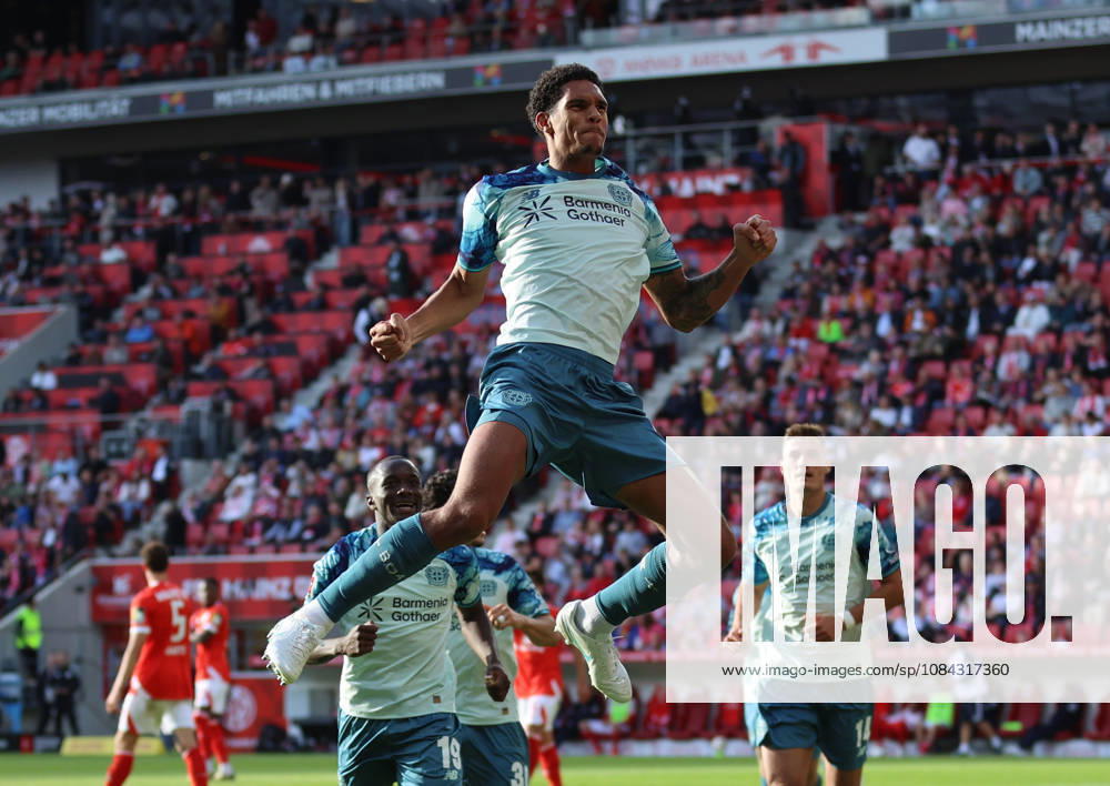 Fussball Bundesliga, 1. FSV Mainz 05 - Bayer 04 Leverkusen, v.l., Torjubel zum 2:3 durch Jarell Quansah (Bayer 04 Leverkusen), Goal celebration, celebrate the goal DFL DFB REGULATIONS PROHIBIT ANY USE OF PHOTOGRAPHS AS IMAGE SEQUENCES AND OR QUASI-VIDEO.
