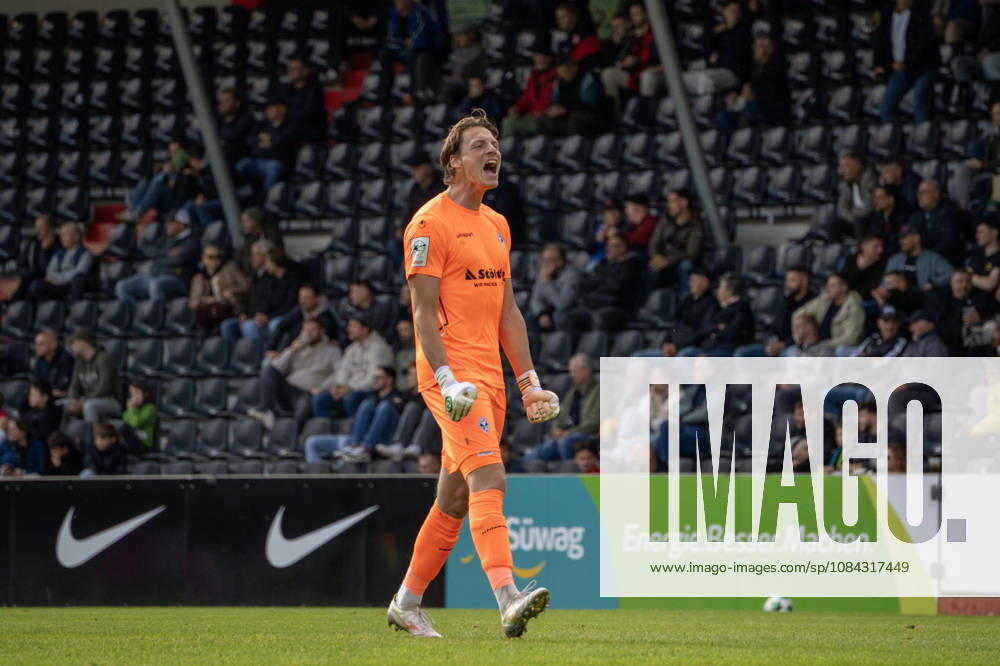 Fussball 3.Liga, SG Sonnenhof Grossaspach - SV Waldhof Mannheim Thijmen Joel Sander Nijhuis (SV Waldhof Mannheim) jubelt nach dem 1:2 Aspach