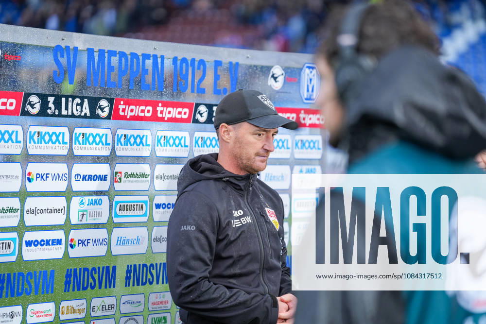Deutschland: Fussball, 3. Liga, 8. Spieltag, Hänsch-Arena, Meppen, Emsland, Niedersachsen, SV Meppen vs. VfB Stuttgart U21, U 21 VfB Stuttgart II: Nico Willig (Trainer, VfB Stuttgart U21) im Interview