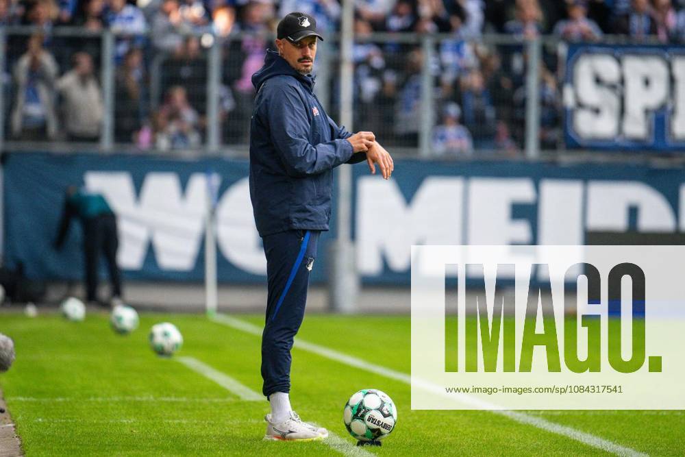 Fußball 3.Liga MSV Duisburg - TSG Hoffenheim II am 10.10.26 in der Schauinsland-Reisen Arena in Duisburg Stefan Kleineheismann ( Trainer Hoffenheim 2) Duisburg