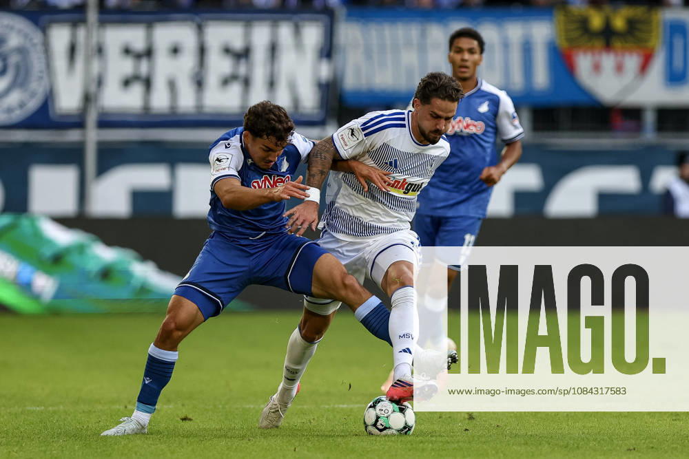 GER, Fussball, Herren, 3. Liga, Saison 2026 2027, MSV Duisburg - TSG Hoffenheim II Sean Dulic (TSG II) und Lex-Tyger Lobinger (Duisburg) im Kampf um den Ball Duisburg schauinsland-reisen-Arena Nordrhein-Westfalen Deutschland