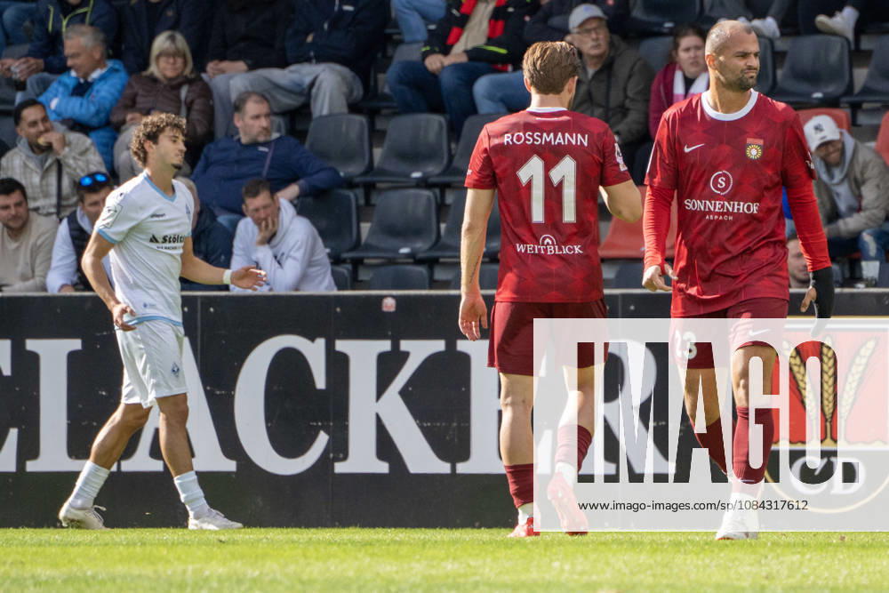 Fussball 3.Liga, SG Sonnenhof Grossaspach - SV Waldhof Mannheim v.l. Spielszene mit Fabian Eisele (SG Sonnenhof Großaspach) und Tim Rossmann (SG Sonnenhof Großaspach) Aspach