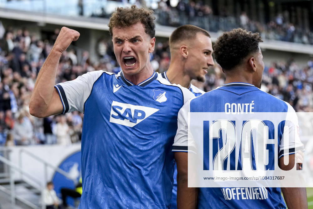 V.li.: Fisnik Asllani (Hoffenheim, 11), Tim Lemperle (Hoffenheim, 19), Bambase Conte (Hoffenheim, 20), Spieler der TSG 1899 Hoffenheim, jubeln über das Tor zum 2:1, Jubel, Torjubel, Torerfolg, celebrate the goal, goal, celebration, jubelt ueber das Tor, Freuen, Freude, freut sich, optimistisch, positiv, Spielszene, Highlight, Action, Aktion, 10.10.2026, Sinsheim (Deutschland), Fussball, Bundesliga, TSG 1899 Hoffenheim - Hamburger SV, DFB DFL REGULATIONS PROHIBIT ANY USE OF PHOTOGRAPHS AS IMAGE SEQUENCES AND OR QUASI-VIDEO.