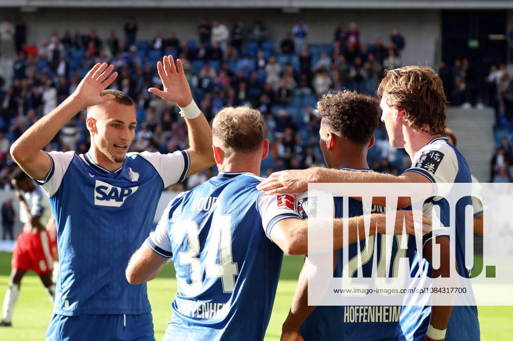 Fussball 1.Bundesliga, TSG 1899 Hoffenheim - Hamburger SV v.l. Torjubel nach dem Tor zum celebrating the goal celebrate 1:1 durch BambasÃ ContÃ (TSG 1899 Hoffenheim) wurde nicht gegeben. Foulspiel im Vorfeld Tim Lemperle (TSG 1899 Hoffenheim) Sinsheim