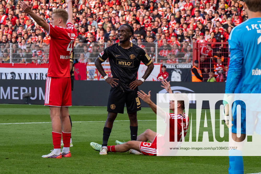 Deutschland: Fussball 1. Bundesliga, 5. Spieltag 2026 2027, 1.FC Union Berlin - SV Elversberg am 10.10.2026 in Berlin (Stadion An der Alten Försterei): Noel Futkeu (SV Elversberg, 9) nach einem Gerangel mit Andras Schäfer (1. FC Union Berlin, 13) Gesichtsausdruck, Mimik