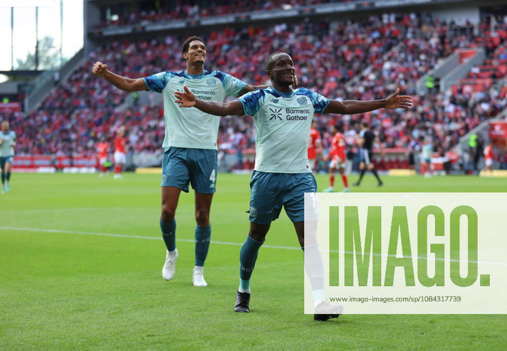 Fussball Bundesliga, 1. FSV Mainz 05 - Bayer 04 Leverkusen, v.l., Torjubel zum 2:4 durch Moussa Diaby (Bayer 04 Leverkusen), Goal celebration, celebrate the goal, Jarell Quansah (Bayer 04 Leverkusen) DFL DFB REGULATIONS PROHIBIT ANY USE OF PHOTOGRAPHS AS IMAGE SEQUENCES AND OR QUASI-VIDEO.
