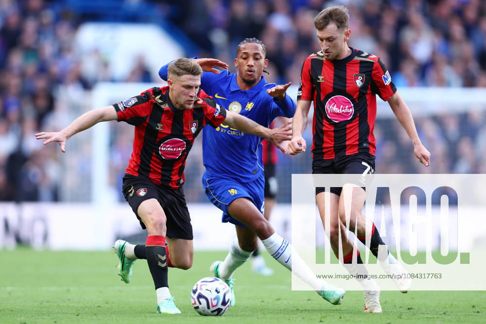 London, England, 10th October 2026. Joao Pedro of Chelsea is challenged by Adrien Truffert (L) and David Brooks of AFC Bournemouth during the Chelsea vs AFC Bournemouth Premier League match at Stamford Bridge, London. Picture credit should read: Paul Terry Sportimage . SPI_023_PT_Chelsea_Bournemouth SPI-5060-0023