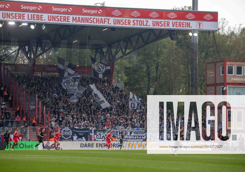 Fußball, Herren, Saison 2026 2027, 1. Bundesliga (5. Spieltag), 1. FC Union Berlin - SV 07 Elversberg, verkleinerter Gästeblock, Fans von Elversberg, 10.10.2026,