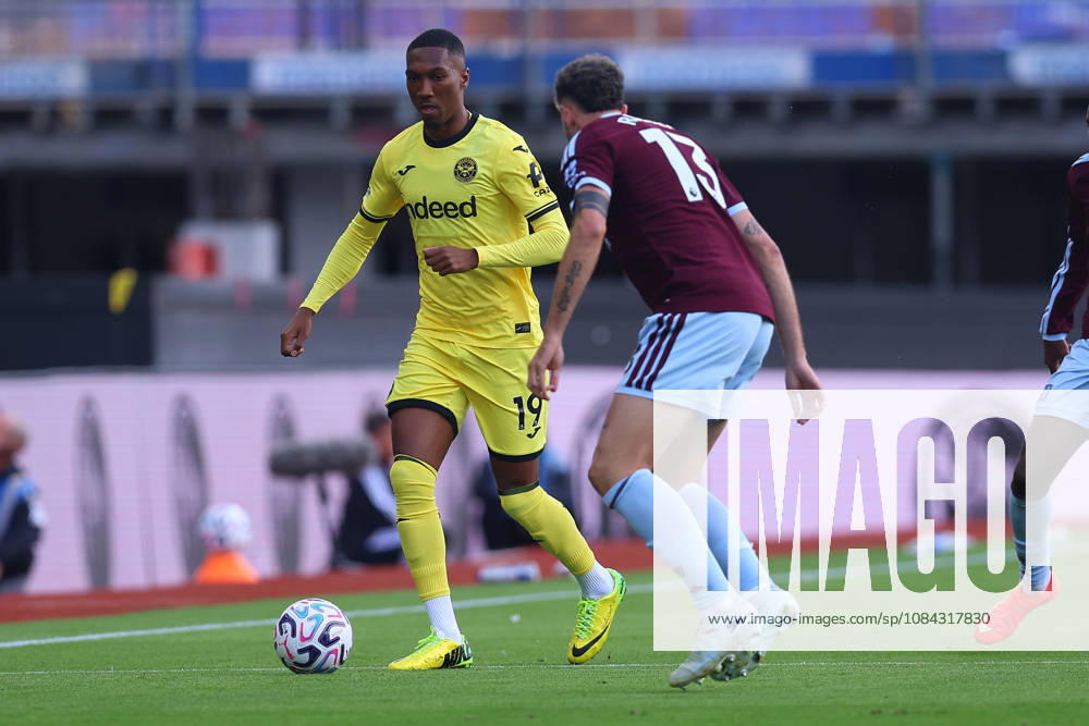 Aston Villa v Brentford, Premier League Jaidon Anthony of Brentford FC looks to get past Matteo Ruggeri of Aston Villa during the Aston Villa v Brentford Premier League match at Villa Park, Birmingham, England on 10 October 2026 Credit: Ryan Crockett Every Second Media Editorial use only. All images are copyright Every Second Media Limited. No images may be reproduced without prior permission. All rights reserved. Premier League and Football League images are subject to licensing agreements with Football DataCo Limited. see https: www.football-dataco.com