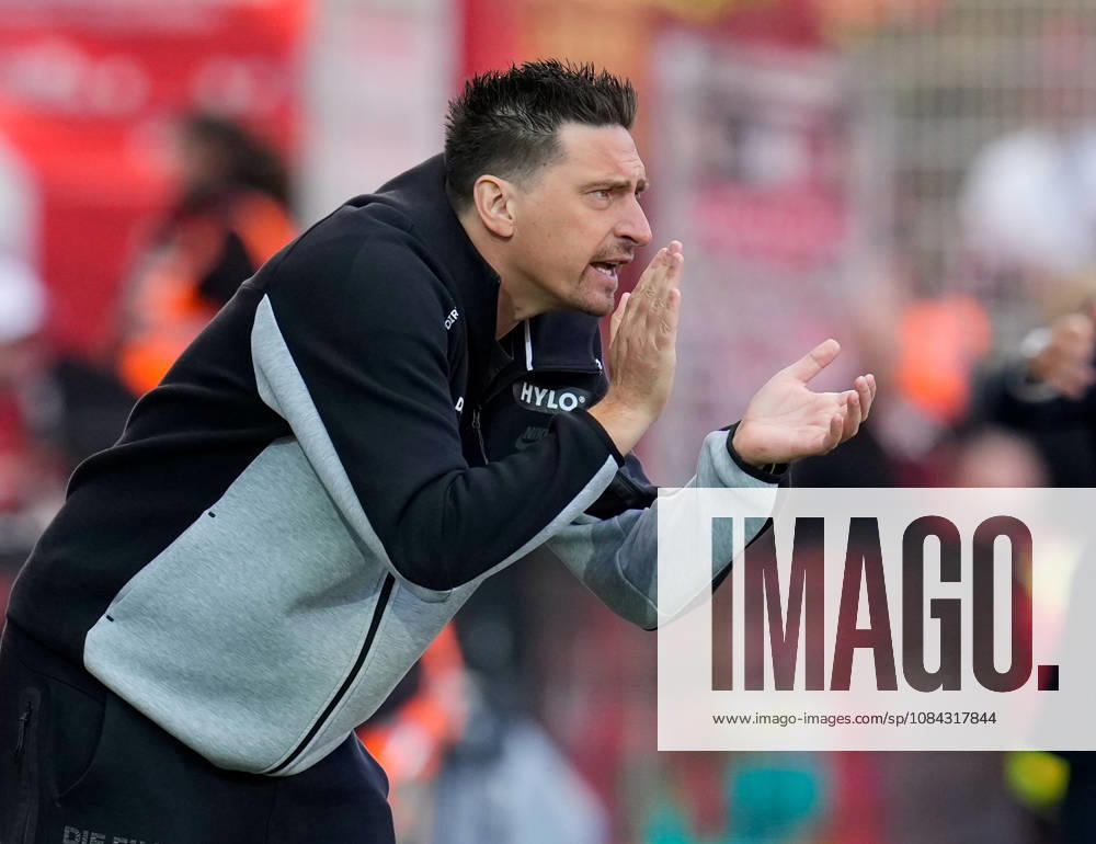 Vincent Wagner (SV Elversberg, Cheftrainer) reagiert. GER, 1.FC Union Berlin vs SV Elversberg, 1. Bundesliga, 5. Spieltag, Saison 2026-27, Stadion An der Alten Foersterei, Berlin, 10.10.2026 DFL REGULATIONS PROHIBIT ANY USE OF PHOTOGRAPHS AS IMAGE SEQUENCES AND OR QUASI-VIDEO 1.FC Union Berlin vs SV Elversberg, 1. Bundesliga, 5. Spieltag, Saison 2026-27, 10.10.2026 Berlin
