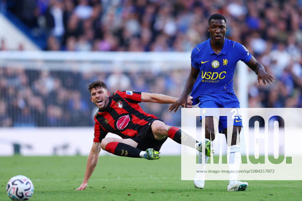 London, England, 10th October 2026. Ryan Christie of AFC Bournemouth and Moises Caicedo of Chelsea challenge for the ball during the Chelsea vs AFC Bournemouth Premier League match at Stamford Bridge, London. Picture credit should read: Paul Terry Sportimage . SPI_022_PT_Chelsea_Bournemouth SPI-5060-0022