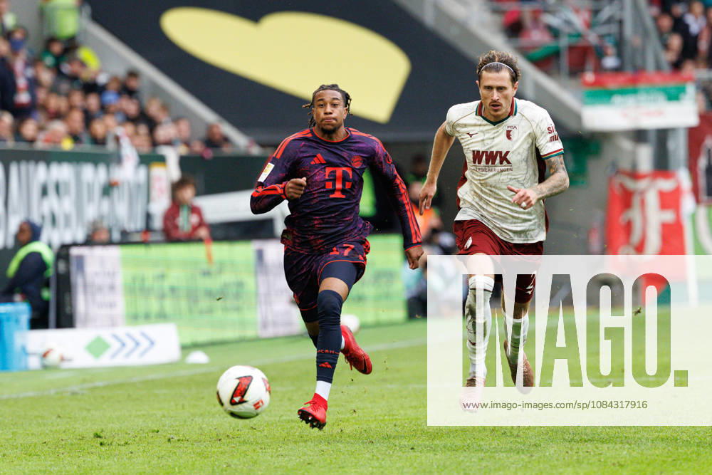 Michael Olise (17, FC Bayern München) und Calvin Brackelmann (2, FC Augsburg) beim Spiel zwischen FC Augsburg v FC Bayern München, Fussball, Herren, Bundesliga, 2026 2027, 5.Spieltag am 10.10.2026 in Augsburg, WWK ARENA. DFL and DFB regulations prohibit any use of photographs as image sequences and or quasi-video. Bayern Deutschland