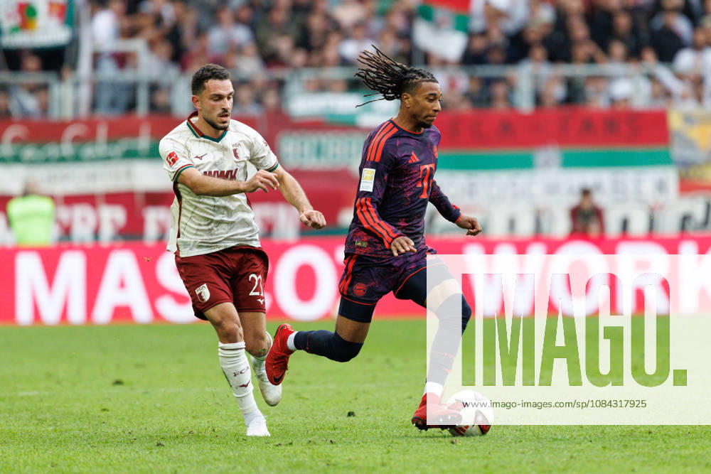 Michael Olise (17, FC Bayern München) und Arijon Ibrahimovic (21, FC Augsburg) beim Spiel zwischen FC Augsburg v FC Bayern München, Fussball, Herren, Bundesliga, 2026 2027, 5.Spieltag am 10.10.2026 in Augsburg, WWK ARENA. DFL and DFB regulations prohibit any use of photographs as image sequences and or quasi-video. Bayern Deutschland