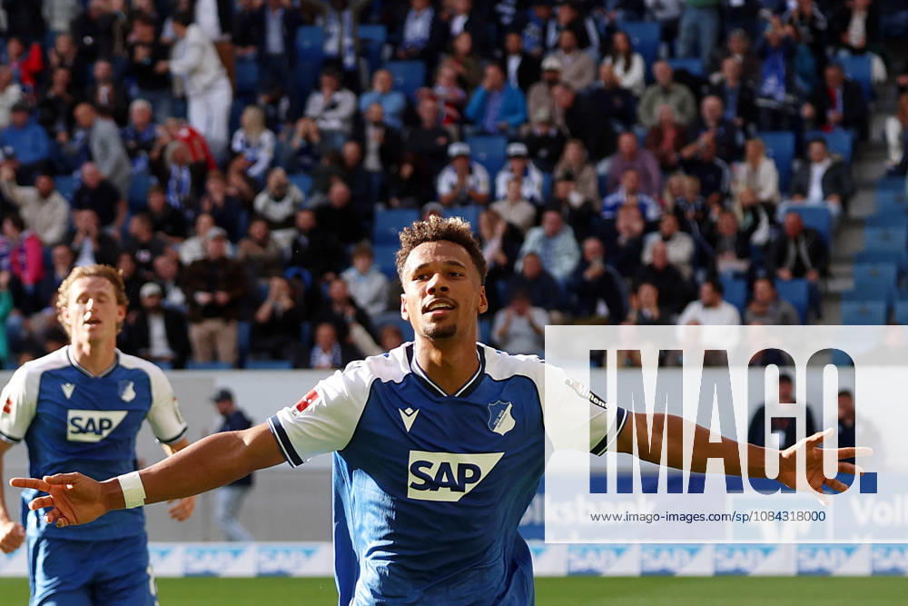 Fussball 1.Bundesliga, TSG 1899 Hoffenheim - Hamburger SV v.l. Torjubel nach dem Tor zum celebrating the goal celebrate 1:1 durch Bambasà Contà (TSG 1899 Hoffenheim) wurde nicht gegeben. Foulspiel im Vorfeld Sinsheim