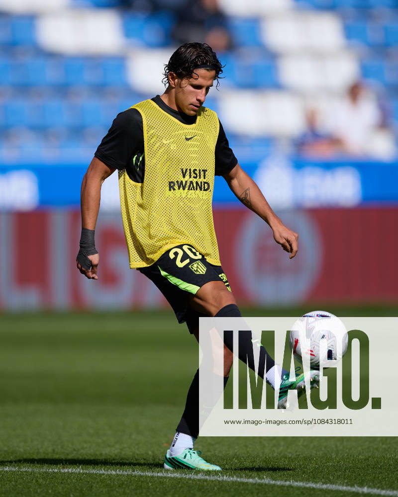 Giuliano Simeone of Atletico de Madrid warms up prior to the LaLiga EA Sports match between Deportivo Alaves and Atletico de Madrid at Mendizorrotza on October 10, 2026, in Vitoria, Spain. Deportivo Alaves V Atletico De Madrid - La Liga EA Sports - ZUMAa181 20261010_zaa_a181_035