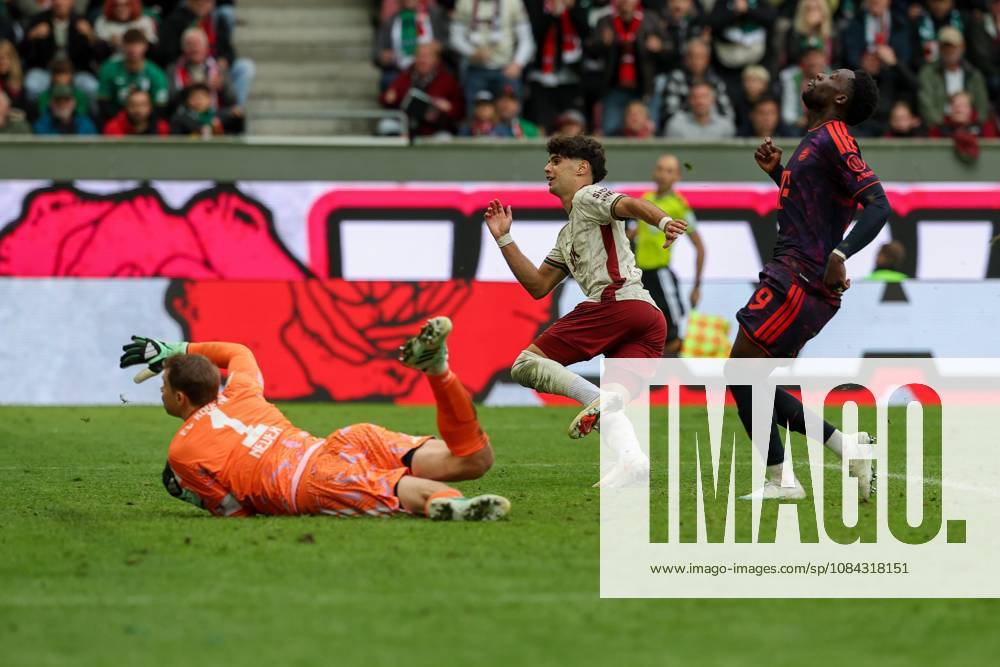 Rodrigo Ribeiro 9 (FC Augsburg) trifft das Tor zum 2:1, Manuel Neuer 1 (FC Bayern Muenchen), Alphonso Davies 19 (FC Bayern Muenchen), FC Augsburg vs. FC Bayern Muenchen, Fussball, 1. Bundesliga, 5. Spieltag, 10.10.2026 DFB DFL regulations prohibit any use of photographs as image sequences and or quasi-video Augsburg Bayern Deutschland