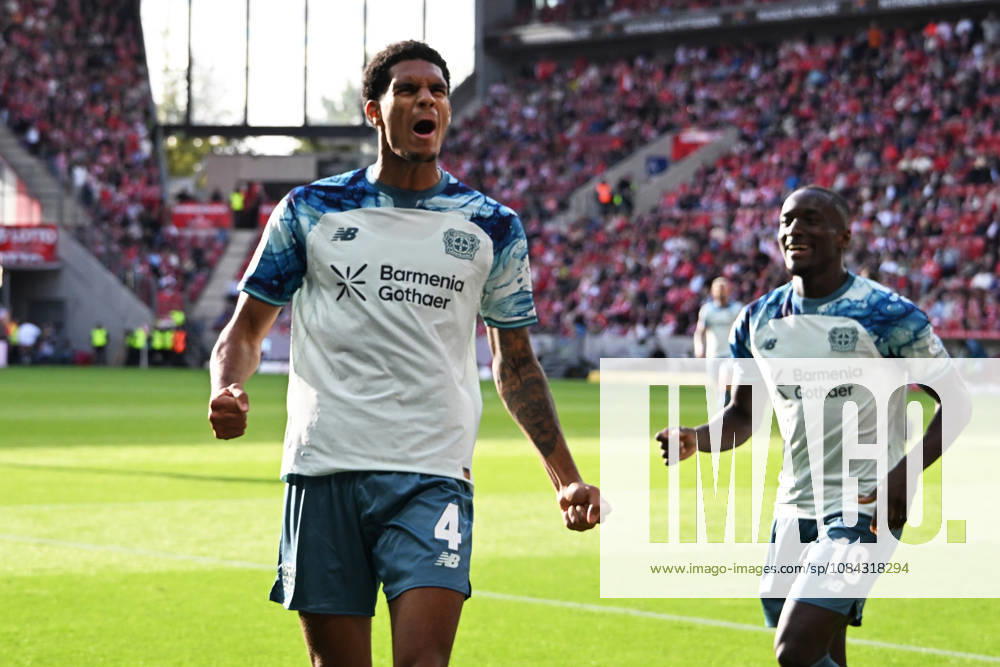 Fussball 1.Bundesliga, FSV Mainz 05 - Bayer 04 Leverkusen v.l. Torjubel nach dem Tor zum celebrating the goal celebrate 2:3 durch Jarell Quansah (Bayer 04 Leverkusen) Mainz