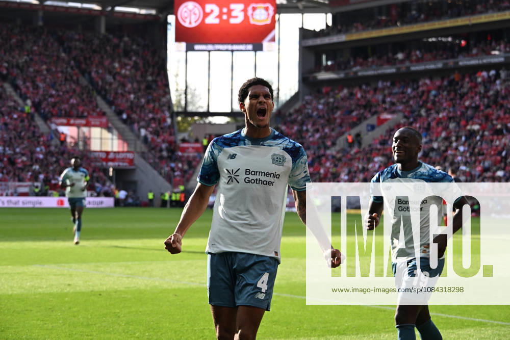 Fussball 1.Bundesliga, FSV Mainz 05 - Bayer 04 Leverkusen v.l. Torjubel nach dem Tor zum celebrating the goal celebrate 2:3 durch Jarell Quansah (Bayer 04 Leverkusen) Mainz