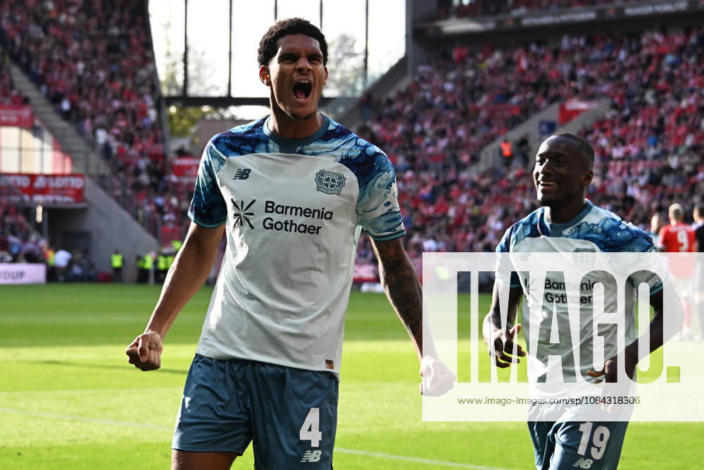 Fussball 1.Bundesliga, FSV Mainz 05 - Bayer 04 Leverkusen v.l. Torjubel nach dem Tor zum celebrating the goal celebrate 2:3 durch Jarell Quansah (Bayer 04 Leverkusen) Mainz