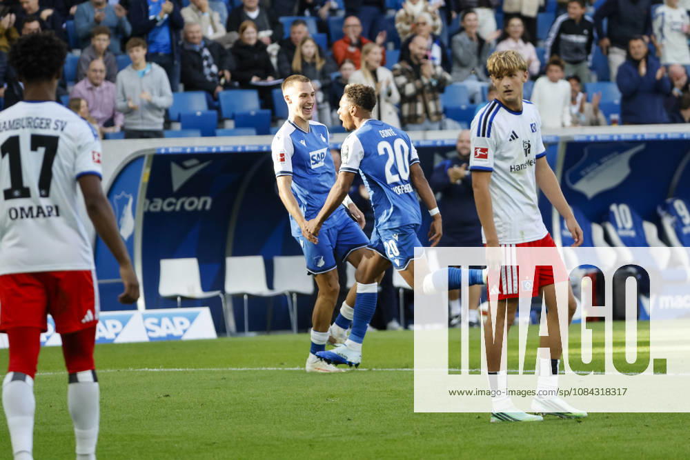 Torjubel TSG Hoffenheim beim 2:1 durch Bambase Conte (TSG Hoffenheim, 20), Freude, Begeisterung, positive Emotionen, Torerfolg , Deutschland, Fussball, 1. Bundesliga, 5.Spieltag, 2026 2027, TSG Hoffenheim vs. Hamburger SV, 10.10.2026, Sinsheim SNP Arena Deutschland