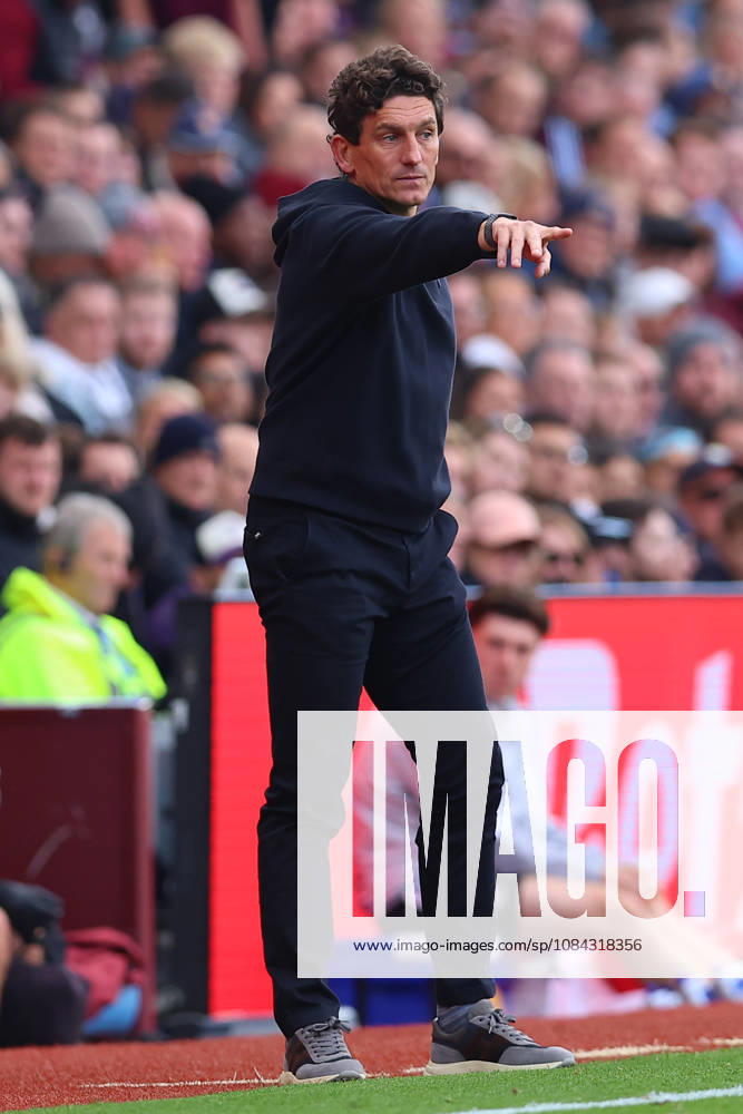 Aston Villa v Brentford, Premier League Brentford FC manager Keith Andrews gestures during the Aston Villa v Brentford Premier League match at Villa Park, Birmingham, England on 10 October 2026 Credit: Ryan Crockett Every Second Media Editorial use only. All images are copyright Every Second Media Limited. No images may be reproduced without prior permission. All rights reserved. Premier League and Football League images are subject to licensing agreements with Football DataCo Limited. see https: www.football-dataco.com