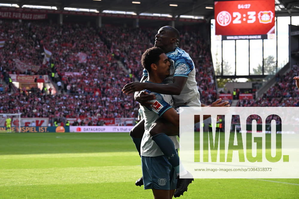 Fussball 1.Bundesliga, FSV Mainz 05 - Bayer 04 Leverkusen v.l. Torjubel nach dem Tor zum celebrating the goal celebrate 2:3 durch Jarell Quansah (Bayer 04 Leverkusen) Mainz